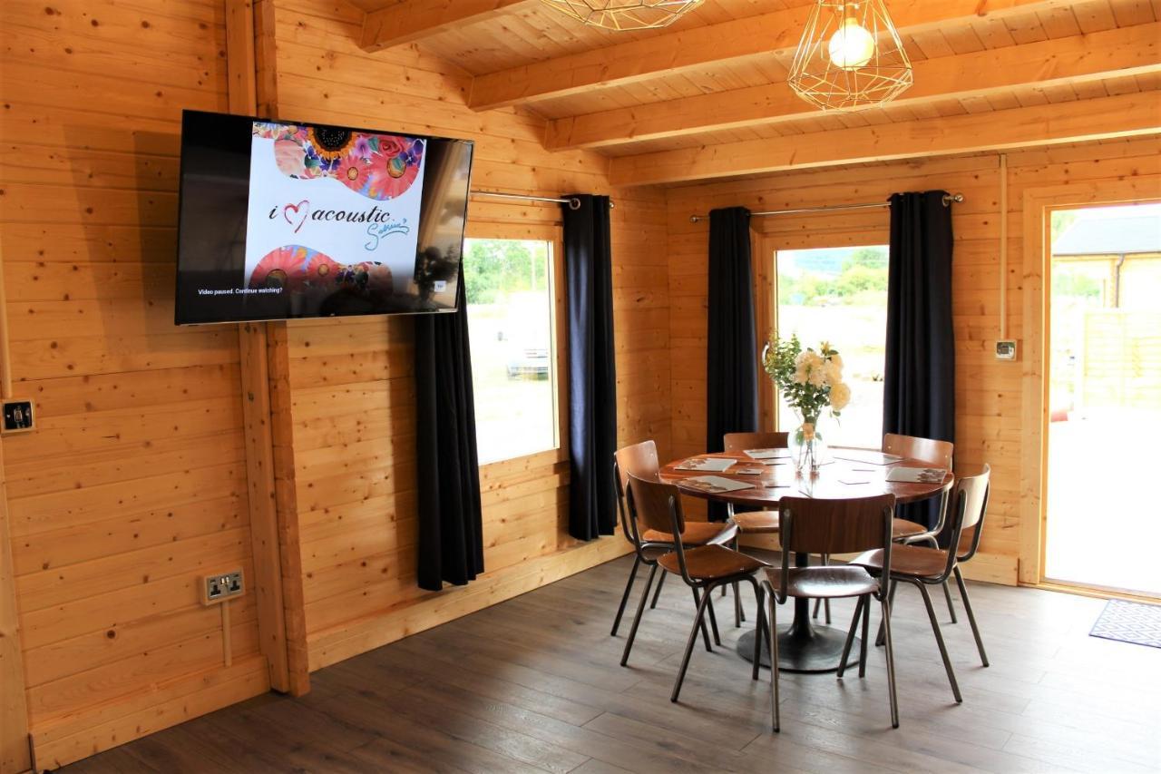 Stunning 5-Bed Cabin In Ashton Under Hill Evesham Extérieur photo